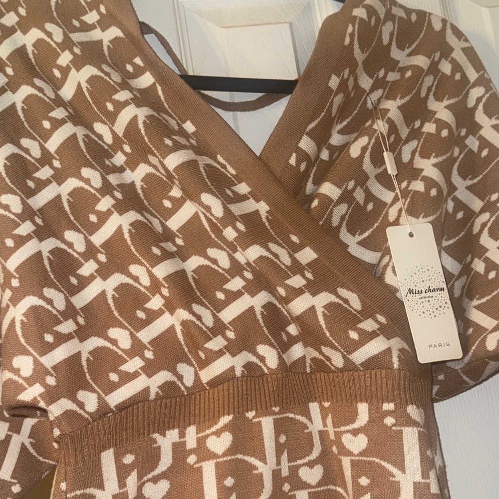 Brown and White Patterned Dress - Picture 3 of 16